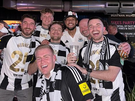 Shearer also grabbed a photo with Joelinton after the midfield enforcer's stunning display